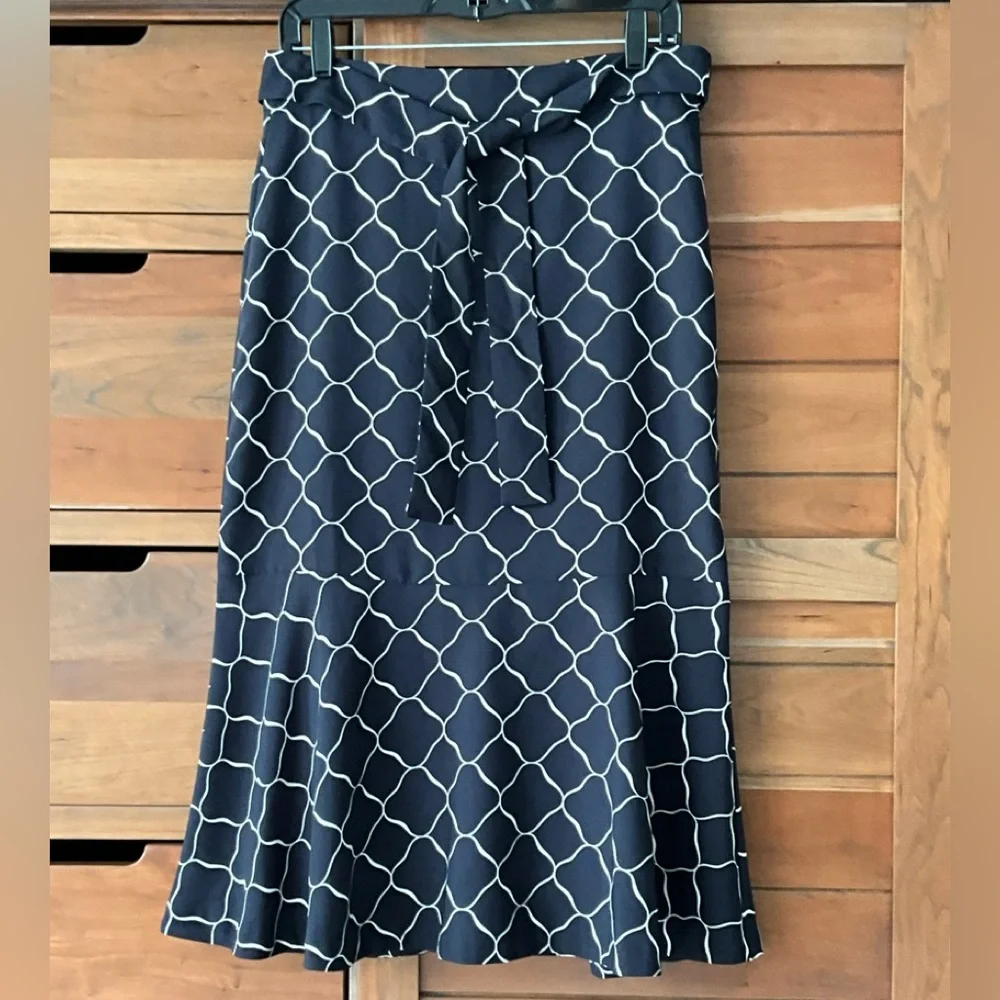 Ann Taylor Geo Tie Waist Flounce Pencil Skirt Size 6 - Picture 2 of 5